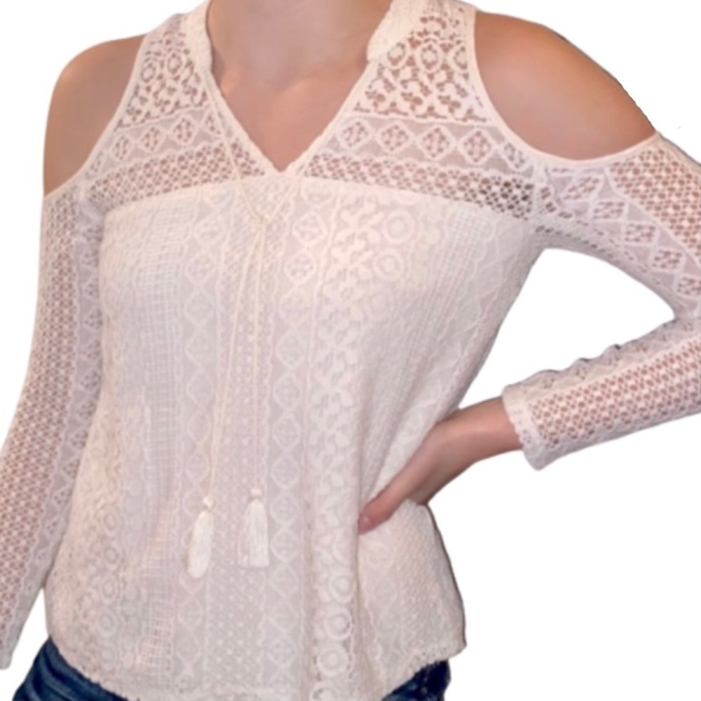 Hollister White Cold Shoulder Lace Top​​​​​​​​​​​​​​​​​​​​​​​​​​​​​